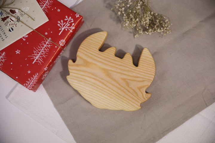 Adorable-wooden-baby-plate-ergonomic-and-natural