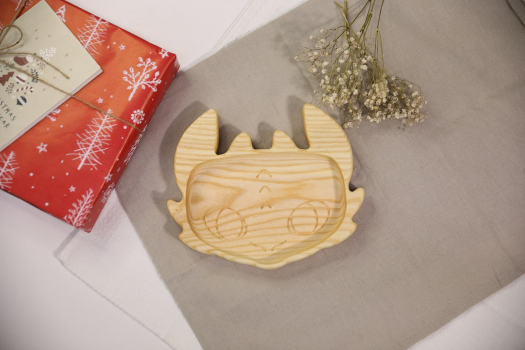 Adorable-wooden-baby-plate-ergonomic-and-natural