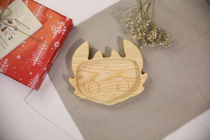 Adorable-wooden-baby-plate-ergonomic-and-natural