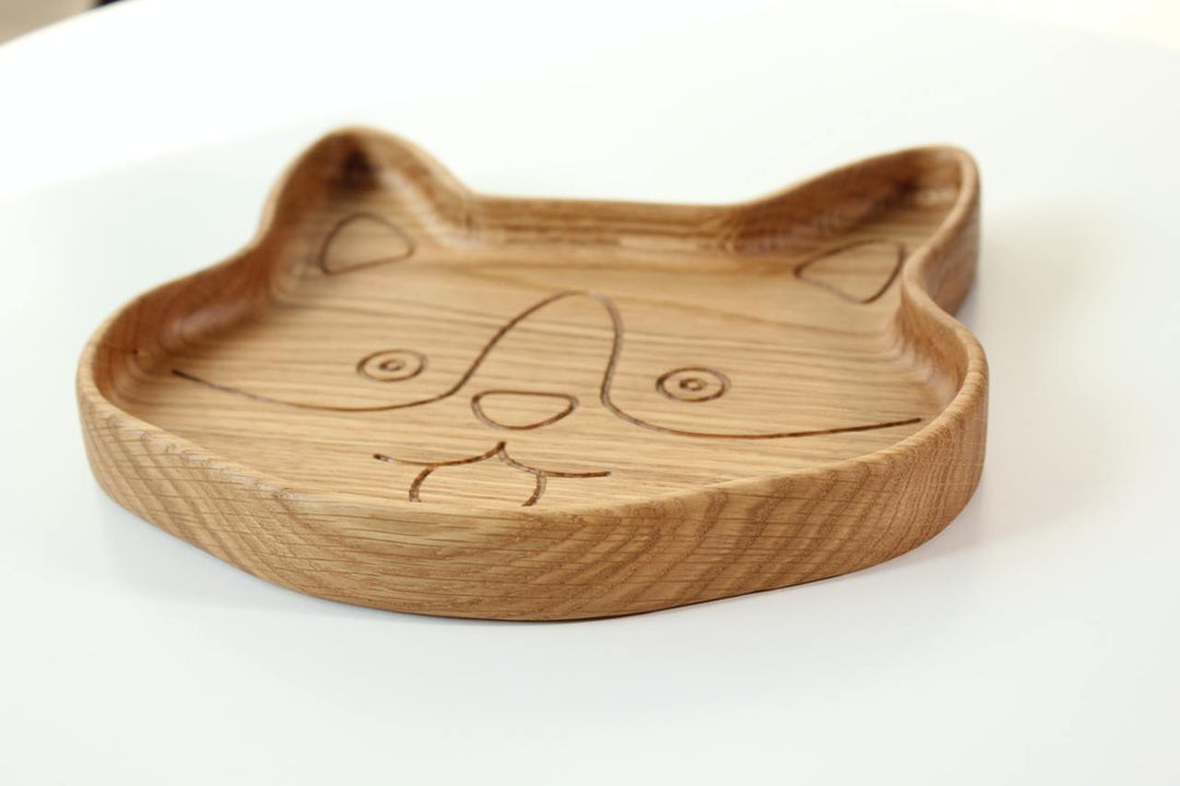 Charming-wooden-kids-dish-for-mealtime-fun
