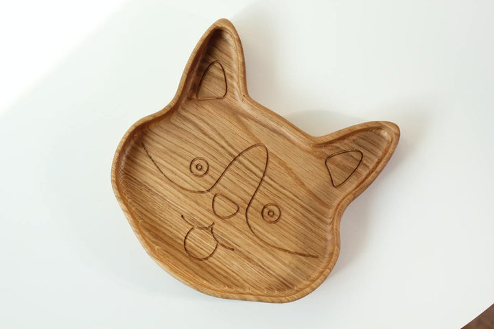 Charming-wooden-kids-dish-for-mealtime-fun
