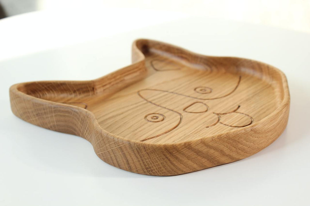 Charming-wooden-kids-dish-for-mealtime-fun