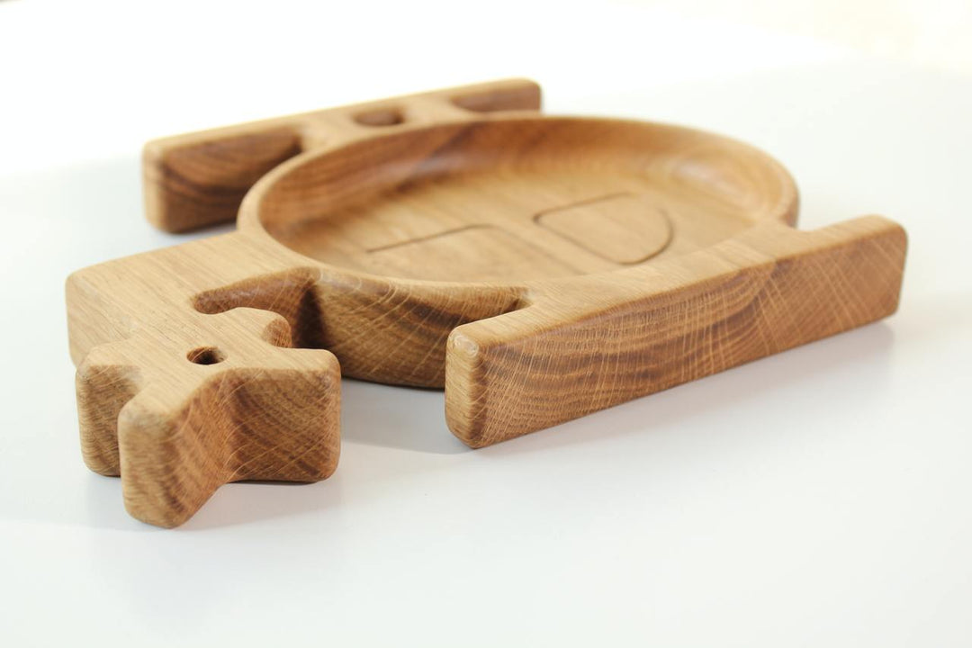 Minimalist-wooden-baby-plate-for-your-baby