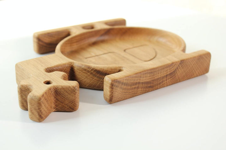 Minimalist-wooden-baby-plate-for-your-baby