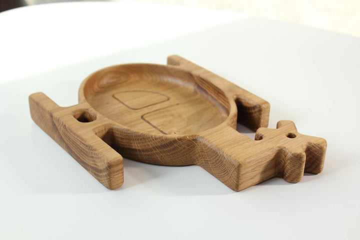 Minimalist-wooden-baby-plate-for-your-baby