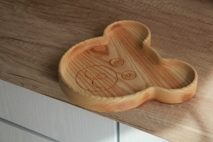 Wooden-toddler-plate-natural-and-comfortable