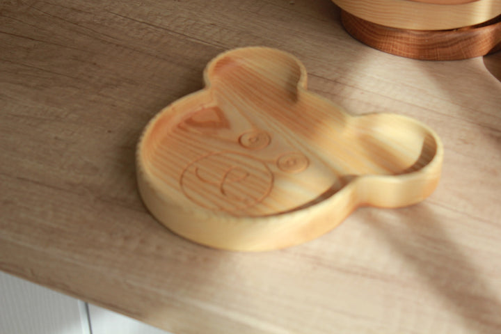 Wooden-toddler-plate-natural-and-comfortable