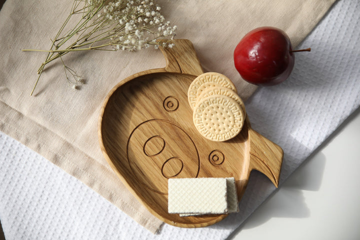 Cute-and-functional-wooden-plate-for-children
