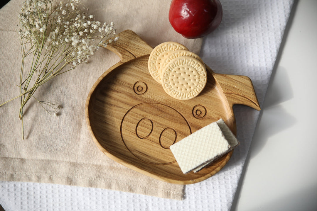 Cute-and-functional-wooden-plate-for-children