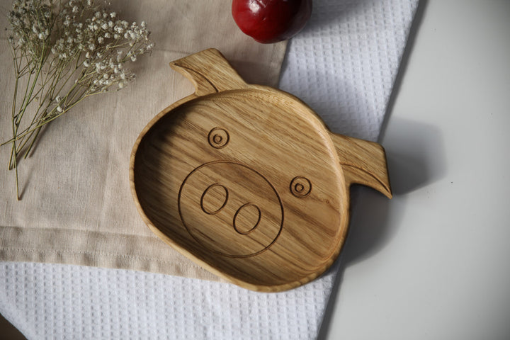 Cute-and-functional-wooden-plate-for-children