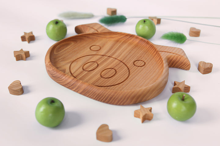 Cute-and-functional-wooden-plate-for-children
