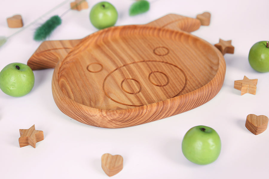 Cute-and-functional-wooden-plate-for-children