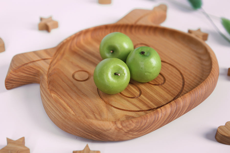 Cute-and-functional-wooden-plate-for-children