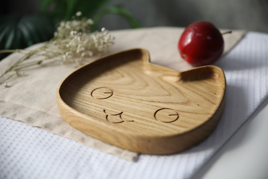 Cute-and-functional-wooden-plate-for-children