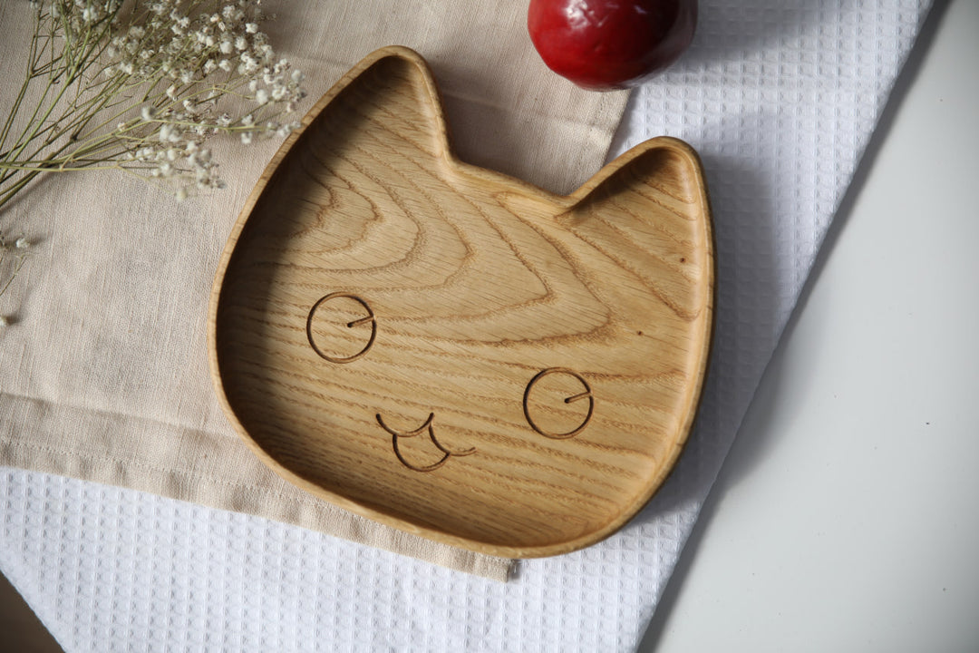 Cute-and-functional-wooden-plate-for-children