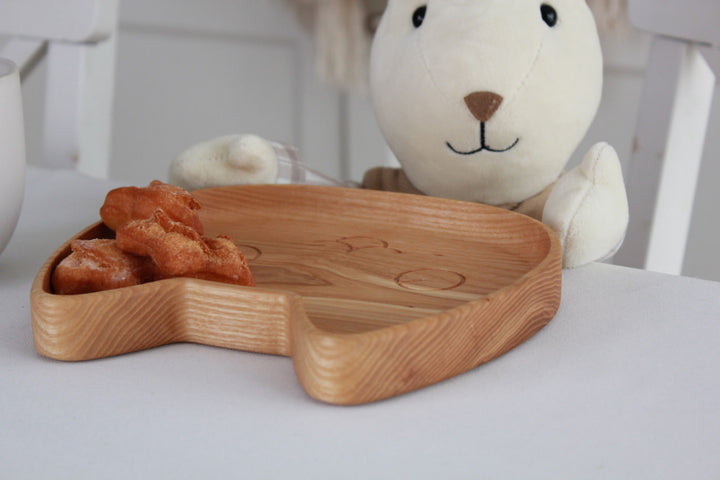 Cute-and-functional-wooden-plate-for-children