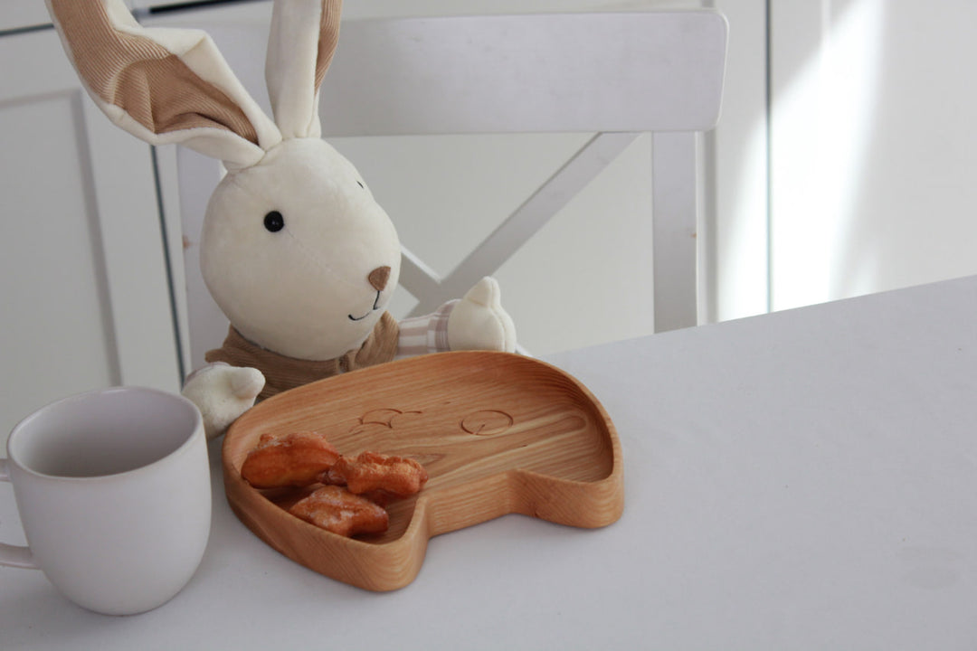 Cute-and-functional-wooden-plate-for-children