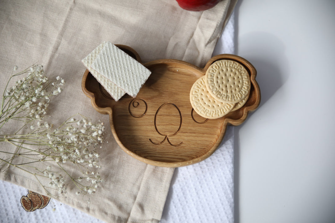 Wooden-toddler-plate-natural-and-comfortable