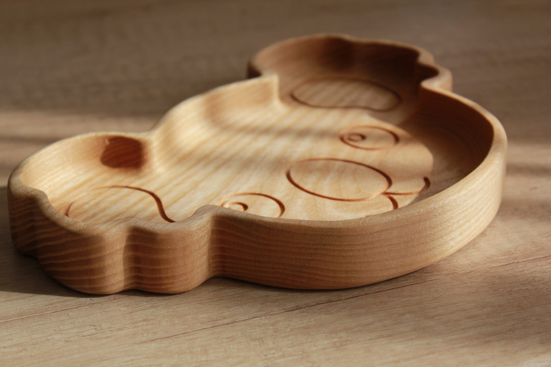 Wooden-toddler-plate-natural-and-comfortable