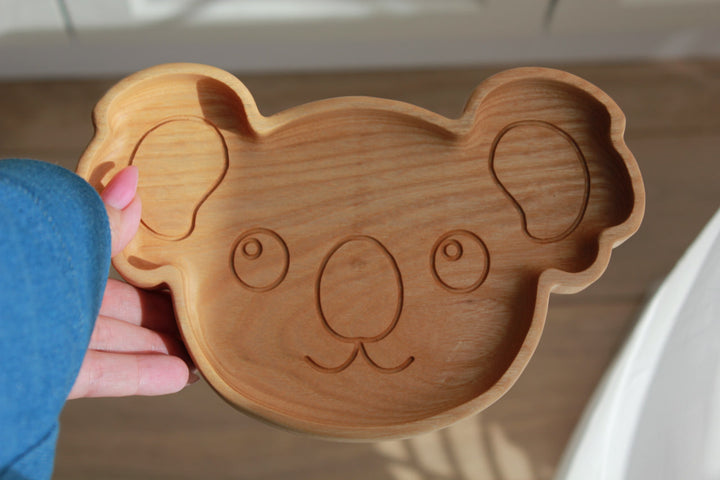 Wooden-toddler-plate-natural-and-comfortable
