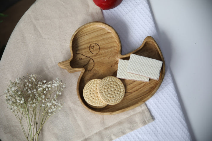 Adorable-wooden-baby-plate-ergonomic-and-natural