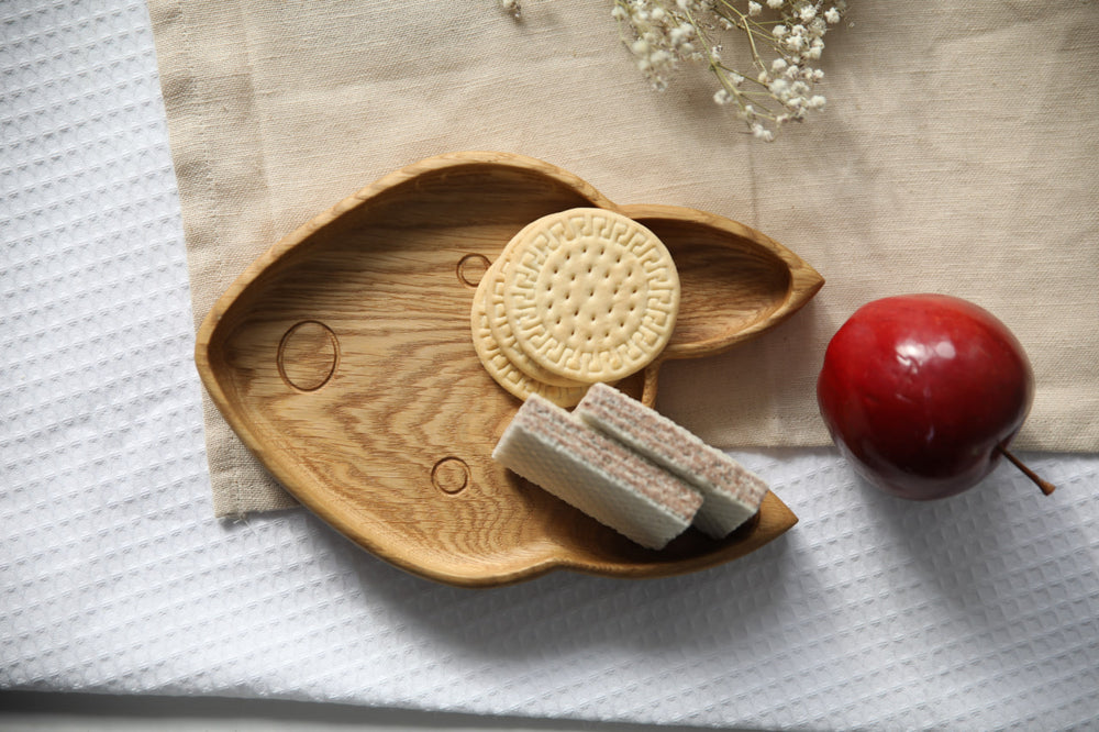 Safe-wooden-plate-for-baby's-first-meals