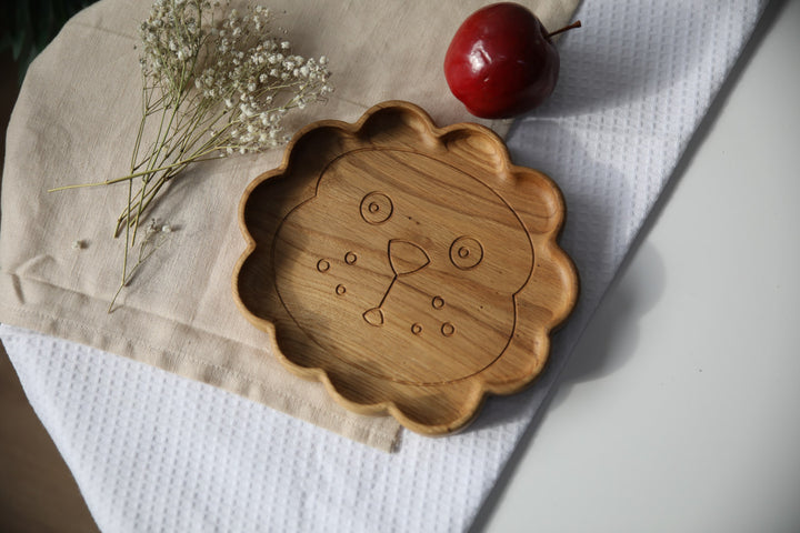 Durable-and-safe-wooden-dish-for-kids