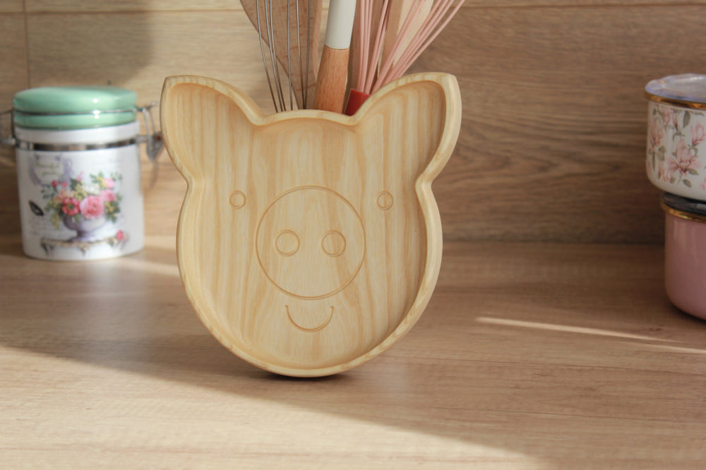 Wooden-toddler-plate-natural-and-comfortable