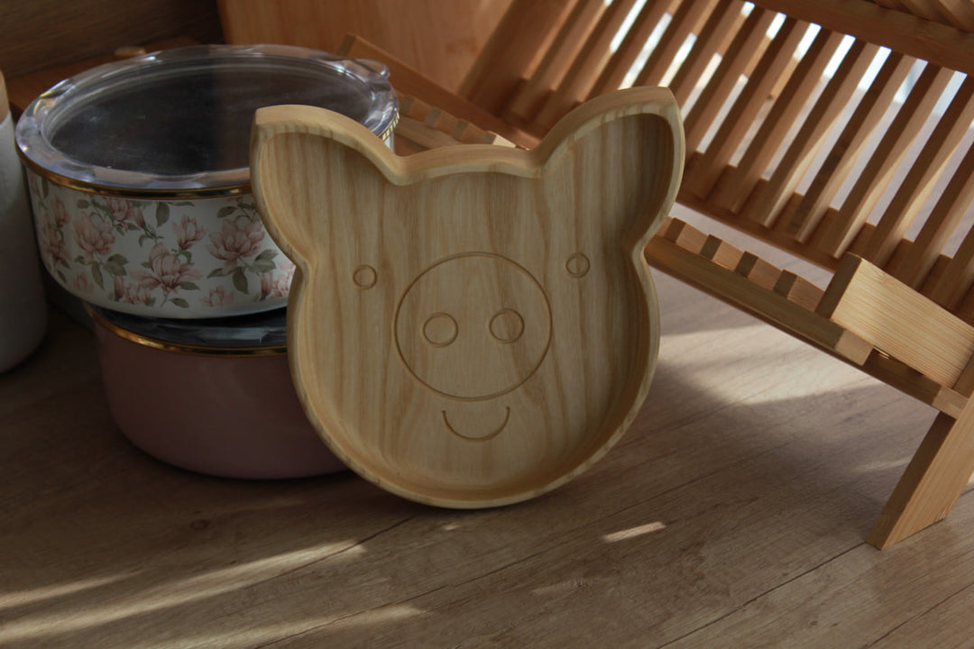 Wooden-toddler-plate-natural-and-comfortable