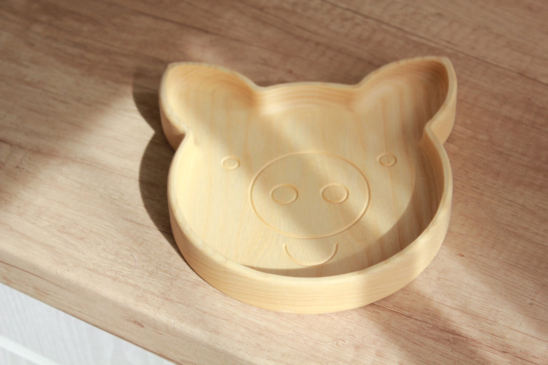 Wooden-toddler-plate-natural-and-comfortable