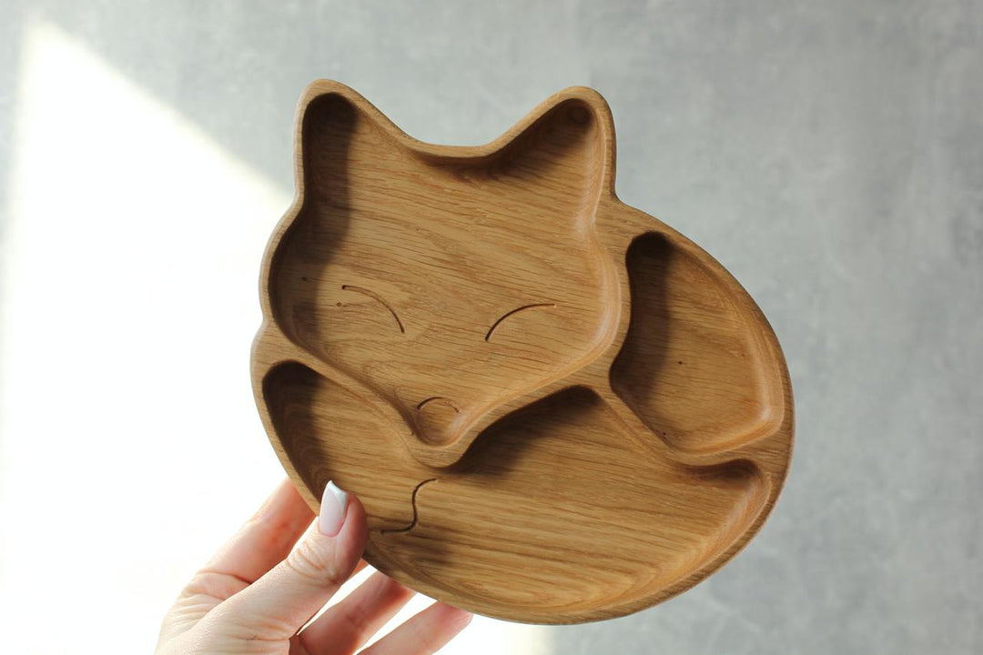 Minimalist-wooden-baby-plate-and-utensils