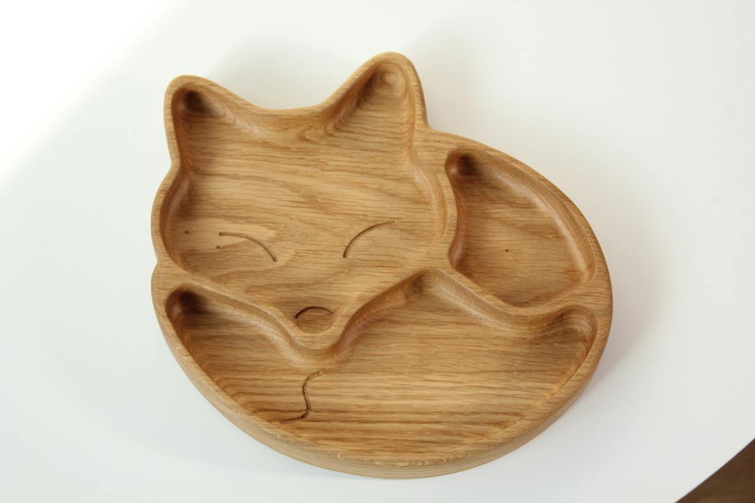 Minimalist-wooden-baby-plate-and-utensils