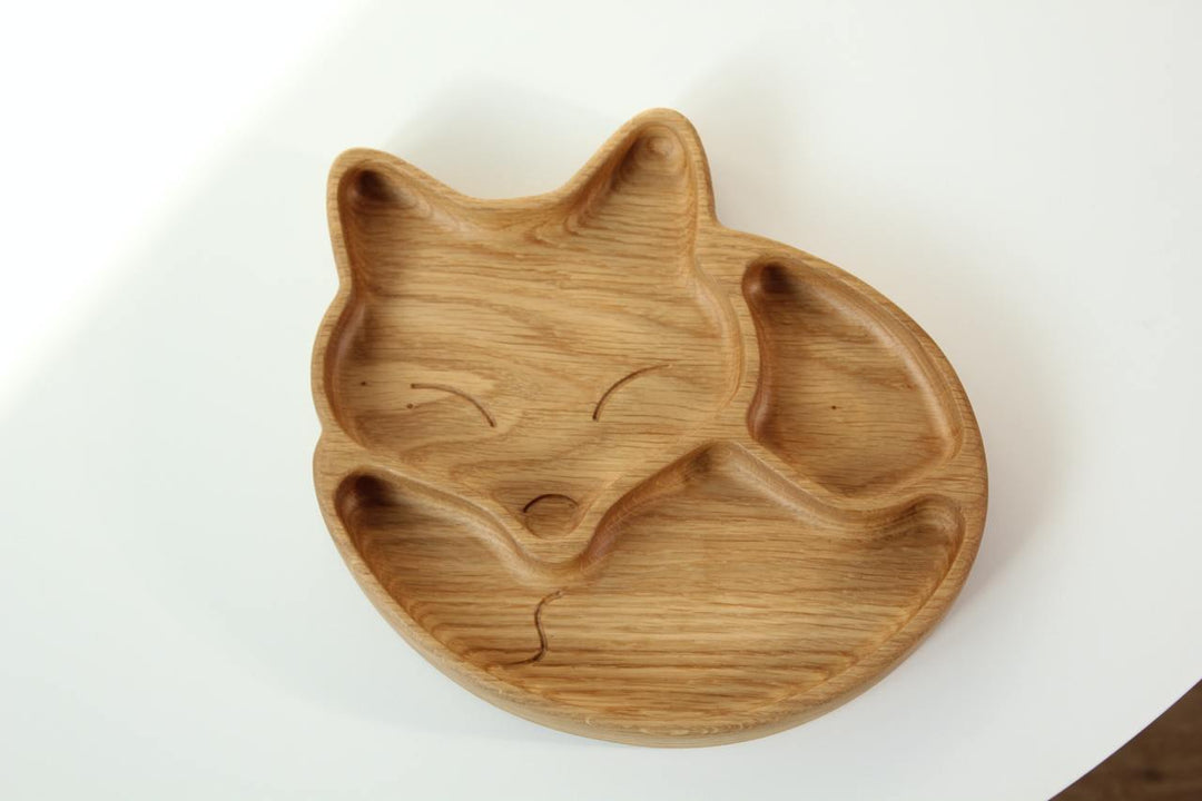 Minimalist-wooden-baby-plate-and-utensils