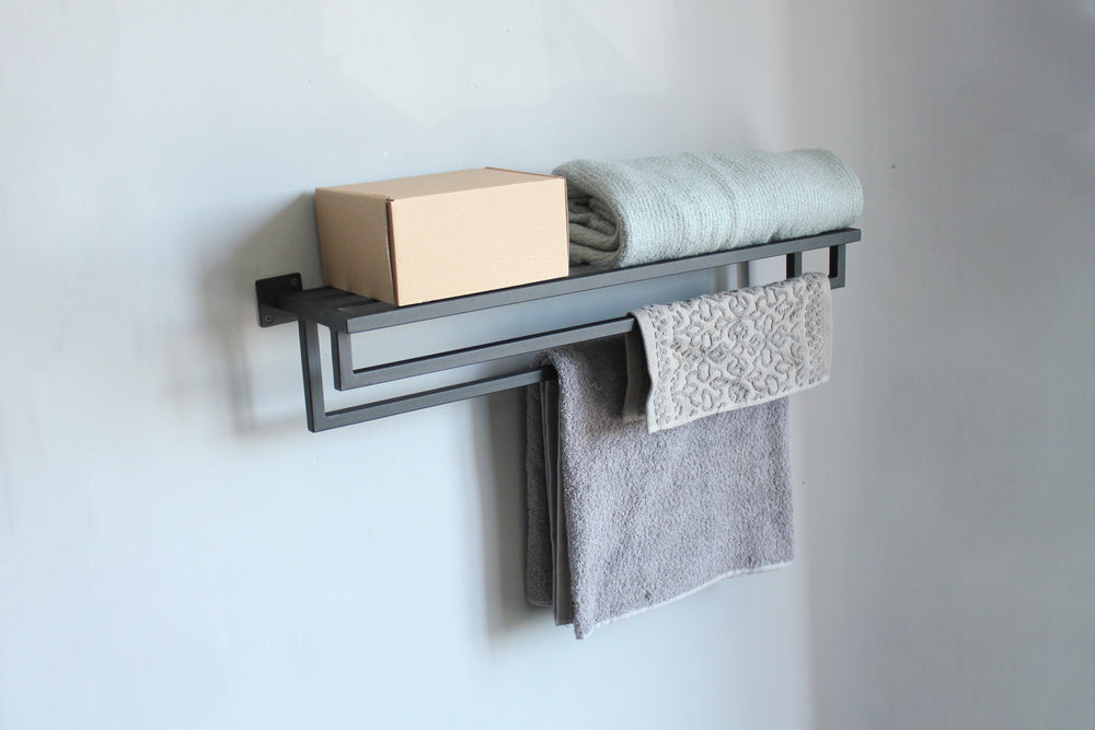 Freestanding -towel-rack-with-multiple-bars-for-hanging-towels-sturdy-metal-frame-modern-design,-ideal-for-bathrooms