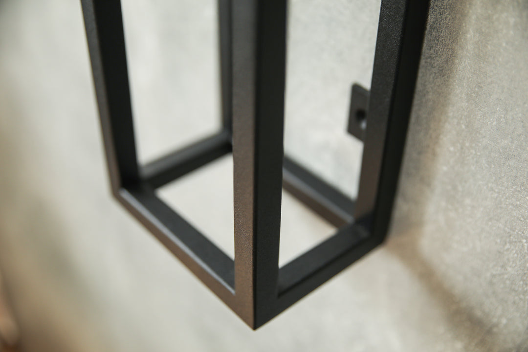 Heavy-duty-metal-toilet-paper-holder-with-easy-installation