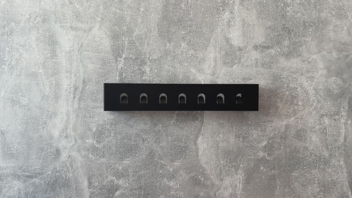 Metal coat hanger - "G-shaped"