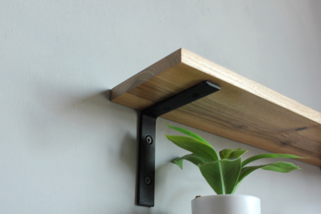 Minimalist-Kitchen-Shelf-Wall-mounted-great-for-organizing-kitchen-essentials