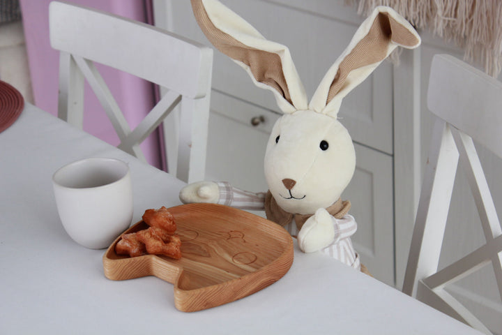 Cute-and-functional-wooden-plate-for-children