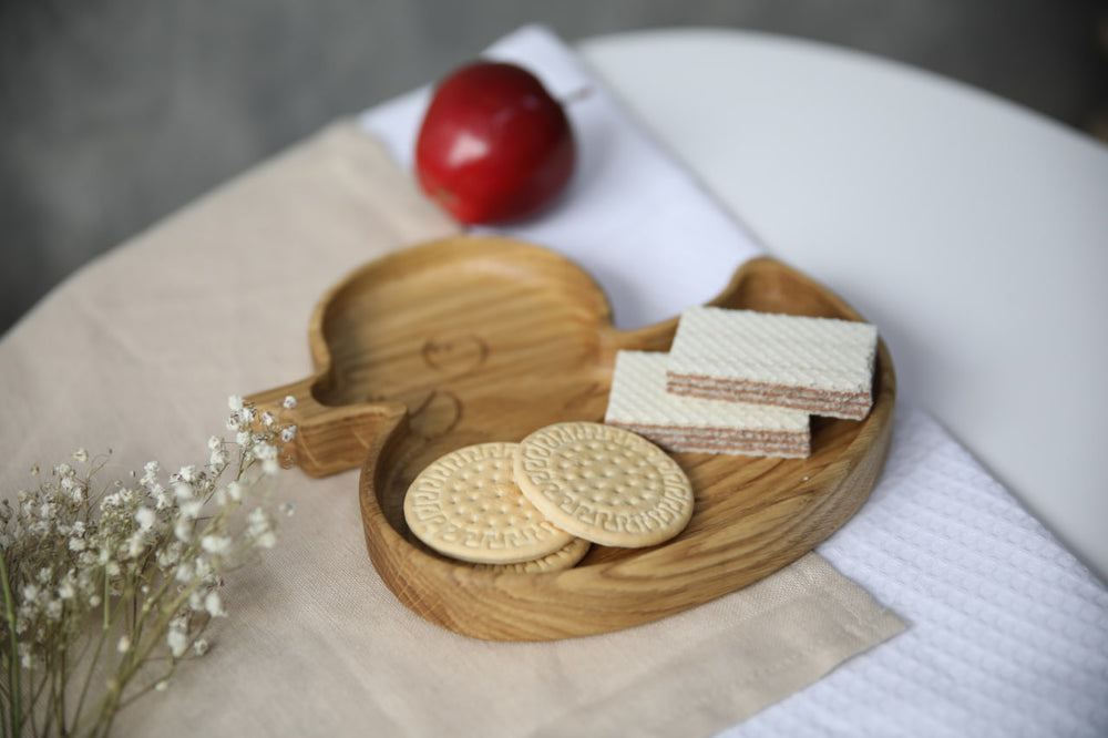 Adorable-wooden-baby-plate-ergonomic-and-natural