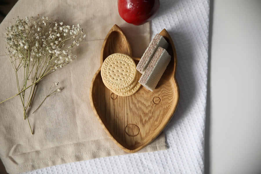 Safe-wooden-plate-for-baby's-first-meals