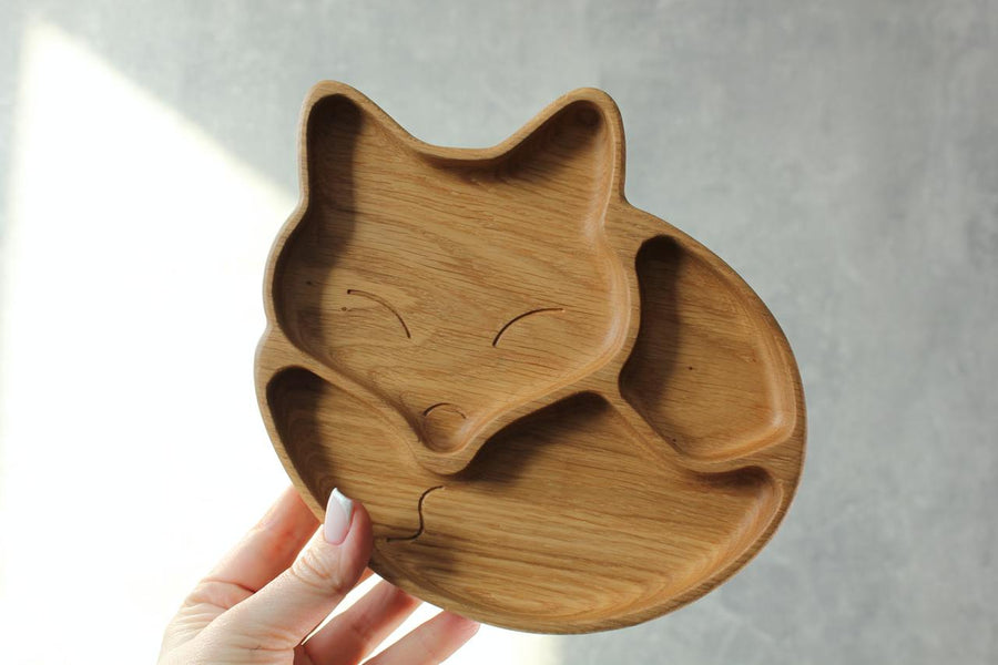 Minimalist-wooden-baby-plate-and-utensils
