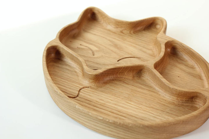 Minimalist-wooden-baby-plate-and-utensils
