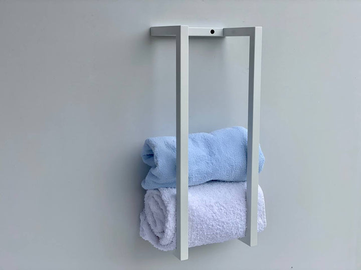 towel-rack-with-multiple-bars-for-hanging-towels-sturdy-metal-frame-modern-design-ideal-for-bathrooms